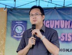 Bupati Markus Berikan Tas dan Pakaian Sekolah Gratis untuk Siswa SD-SMP di Bangka Barat