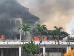 Massa Bakar Gedung DPRD NTB, Kesal Gara-gara Tak Temukan Anggota Dewan