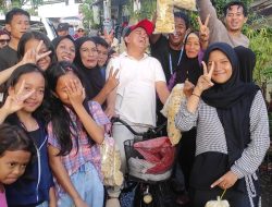 Momen Molen Diserbu Warga untuk Foto Bersama, Nur Menangis Haru