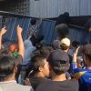 Massa Rusak Rumah Anggota DPR Ahmad Sahroni, Jarah Harta Benda Hingga Berenang di Kolam